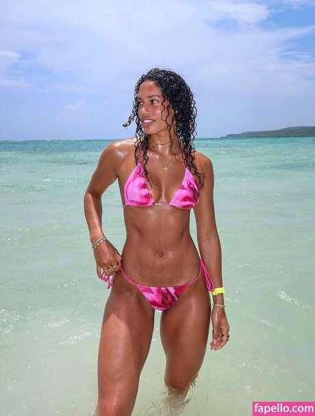 Savannah Pesante modèle sympa des photos