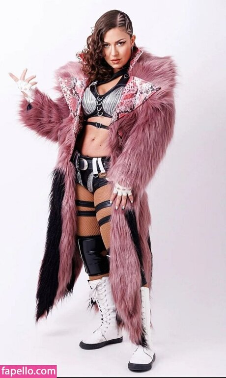 Thekla Kaischauri étoile magnifique des photos