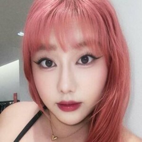 cuisses épaisses onlyfans nu parfait img