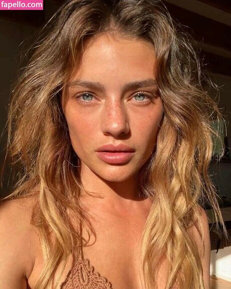 Jess Lee Buchanan star du porno gratuit galeries