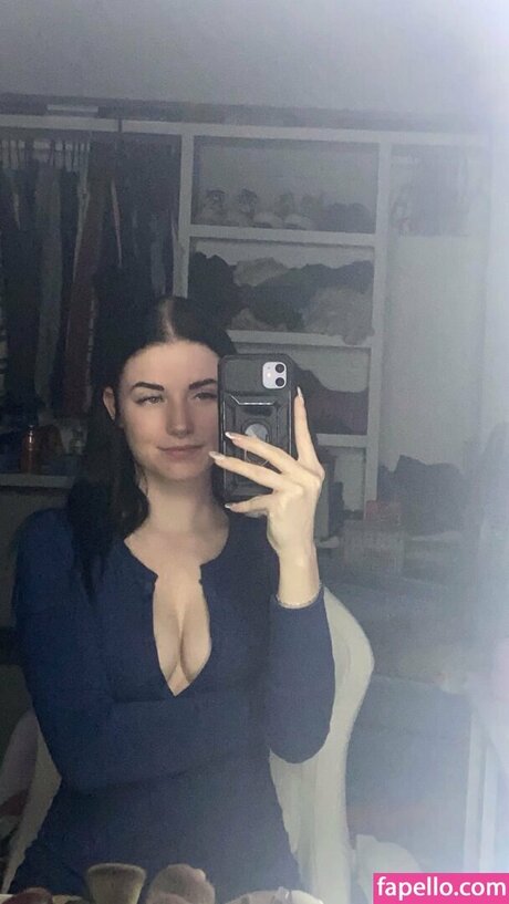 Emileesilvey star du porno belle archive