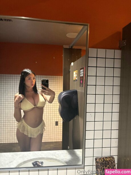 Heily Chavez art modèle des photos