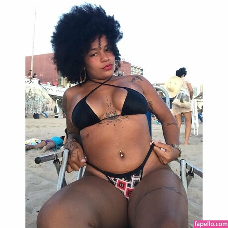 Karol De Souza étoile sexy collection