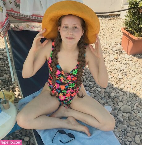 Jessie Cave haut de star du porno photos