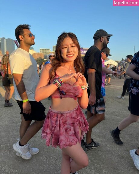 Celia Tran modèle nu collection