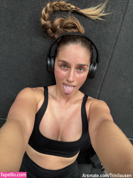 Trinilausen modèle magnifique des photos