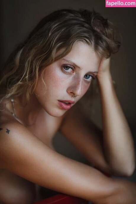 Nastasja Carini actrice libre photo