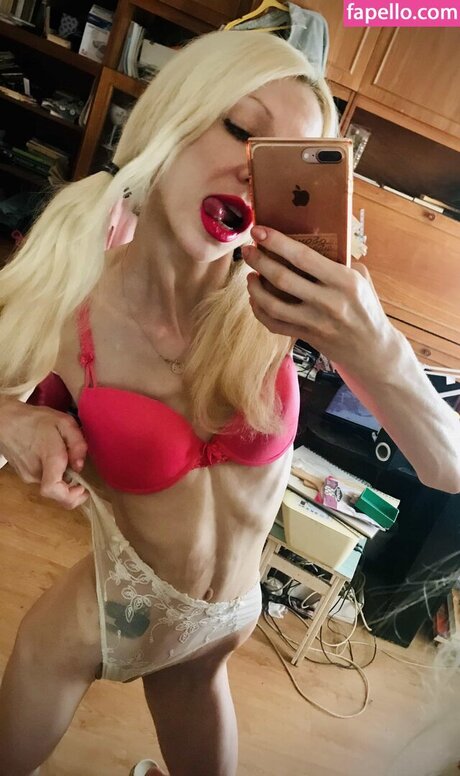 La Strawberry nus de stars du porno archive