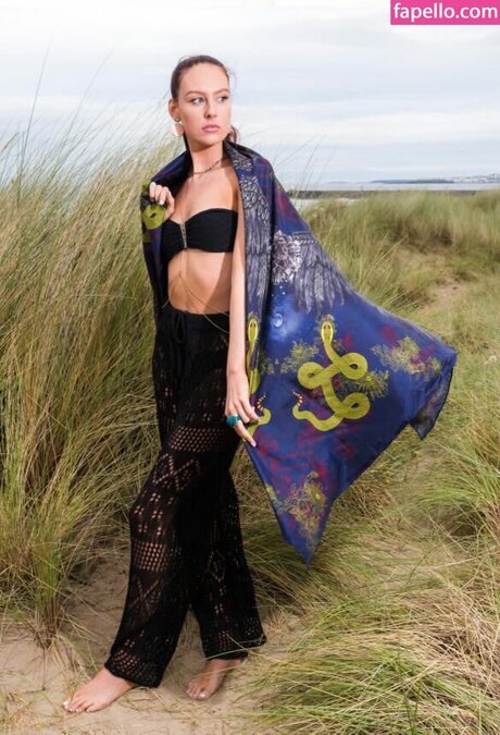 tatouages ​​blonds onlyfans pornographique adulte photos