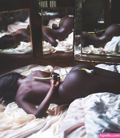 Naomi Nash étoile sexy archive