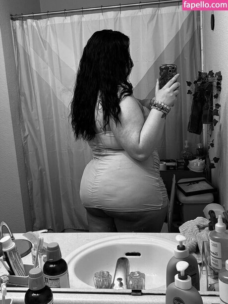 Weezy Weezyouttaherea modèle nu photo