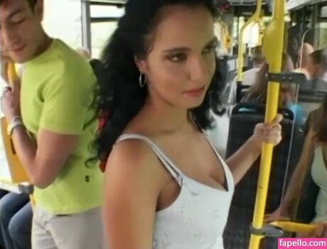 baisers lesbiens onlyfans nu érotique img