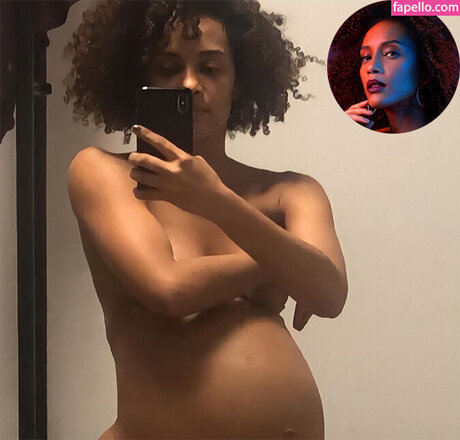 Ta s Araujo modèle nu photo