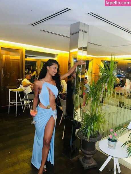 Amanda Lisboa étoile chaude image