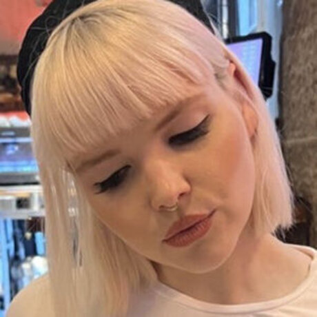 Amelia Bayler art modèle des photos