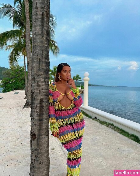 Natalie Gessey star exclusive des photos