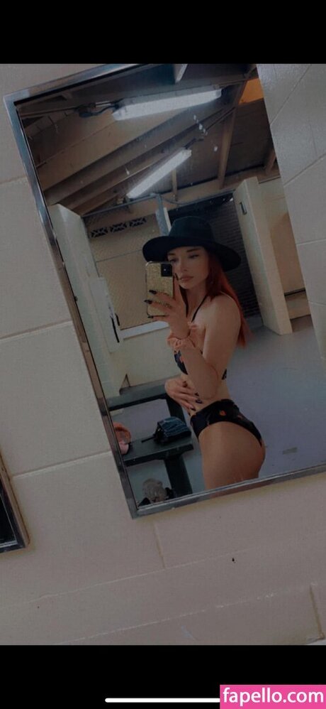 Kelly Lyn modèle gratuit collection