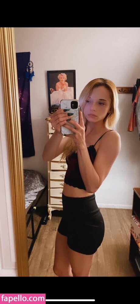 Kelly Lyn modèle parfait img