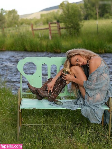 Bella Hadid modèle artistique des photos