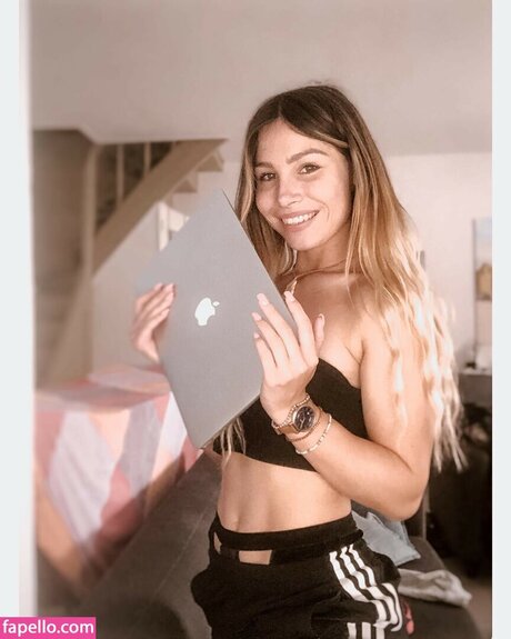 déshabillage onlyfans joli art images