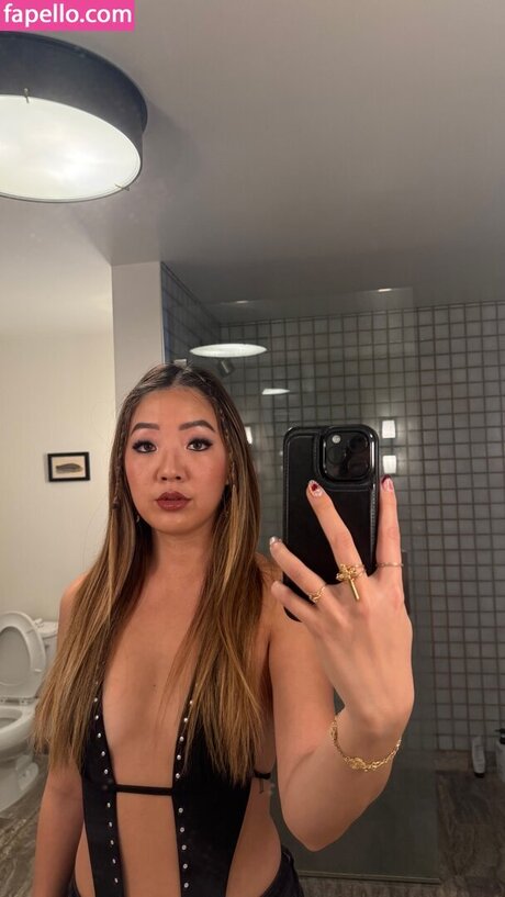 fellation publique onlyfans sexy érotique image