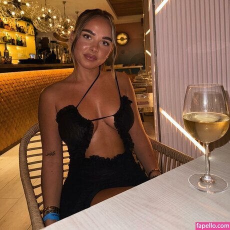 Kellise Caddis modèle parfait des photos