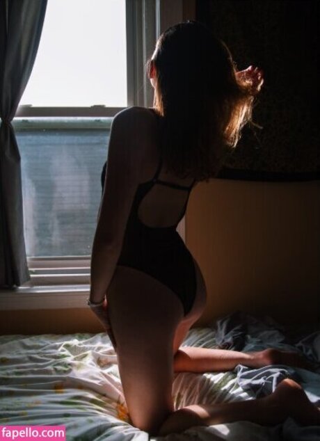 Sophie Pratt haut modèle archive