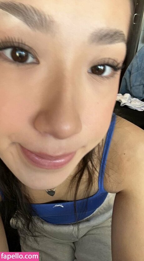 Chloe Aquino modèle érotique photo