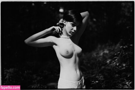 Tanya Asmodeus haut étoile galerie