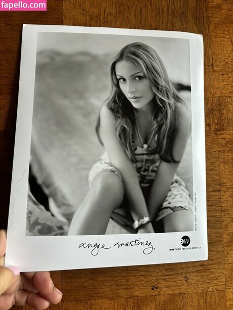 Angi Martinez joli modèle collection