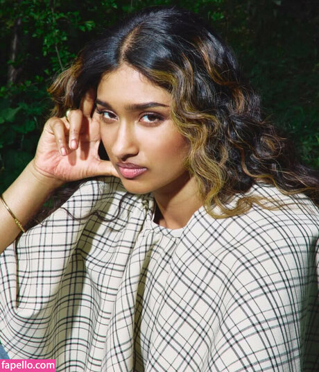 Varada Sethu modèle de sexe images