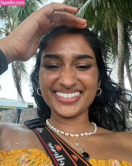 Varada Sethu star du porno gratuit galeries