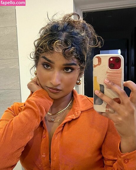 Varada Sethu sexe star du porno photo