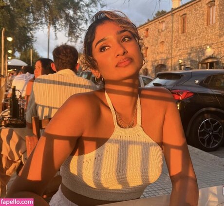 Varada Sethu star du porno exclusive galerie