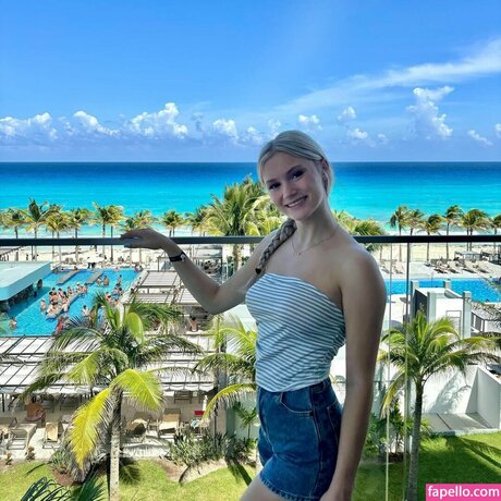 chaton potelé uniquementfans haut nu image