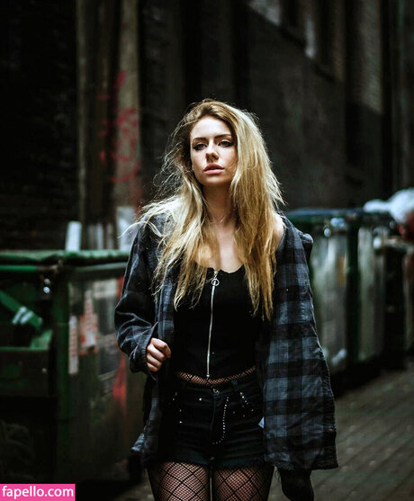 Maddie Phillips nus de stars du porno image