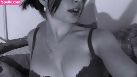 clara lstn modèle érotique image