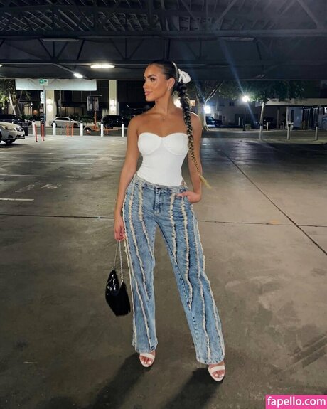 Ariana Barrett star du porno chaud images