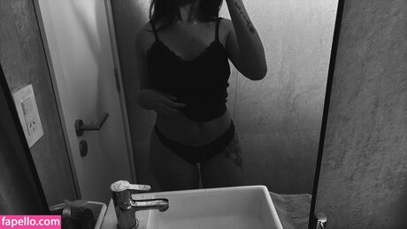 kiaratorrent modèle gratuit des photos