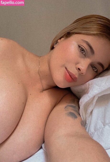 Daniela Villa haut de star du porno collection