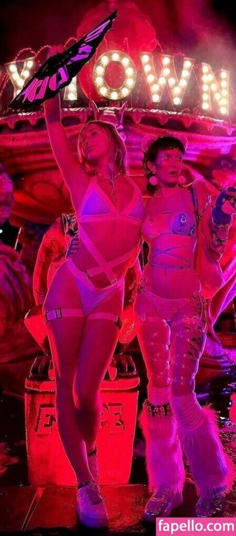 Caroline Ambrose star du porno belle photos