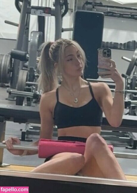 Caroline Ambrose modèle porno galerie