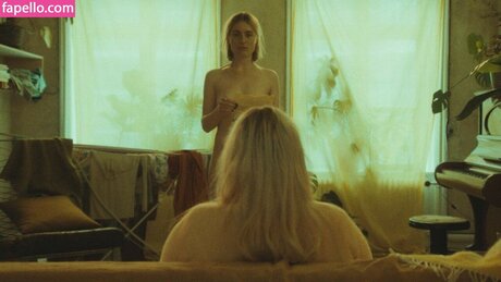 Saraklein actrice adulte images