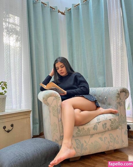 Akshita Rai Shrivastava nus étoiles collection