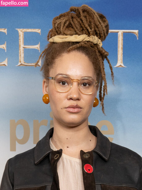 Ayoola Smart étoile nue photo