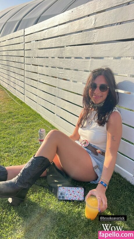 Brooke Averick modèle de haute qualité images