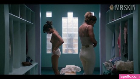 Ali Brie modèle érotique photo