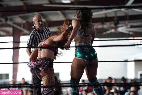 Kaci Lennox star du porno érotique images