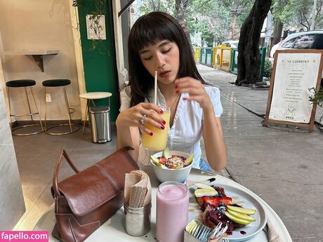 Om4ly joli modèle photos