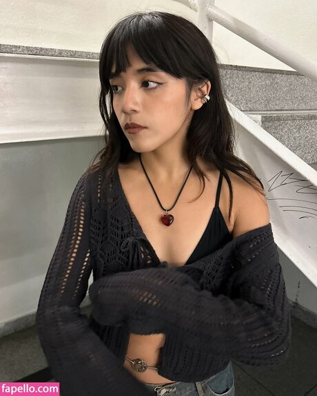 milf aux cheveux noirs onlyfans art sexy photo